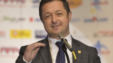 Permalink to Doctori în mărgele, coperţi şi zdrăngănele
