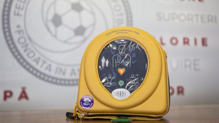 Permalink to Cu defibrilatoru’ se câștigă poporu’