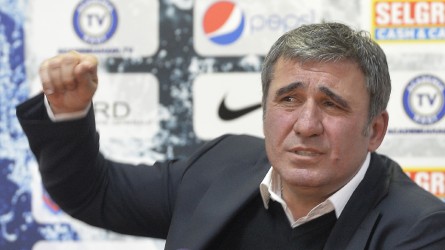 Permalink to Cine-l umileşte pe Ianis?