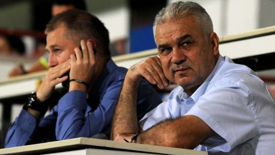 Permalink to Tata Puiu, sub aripa fiului