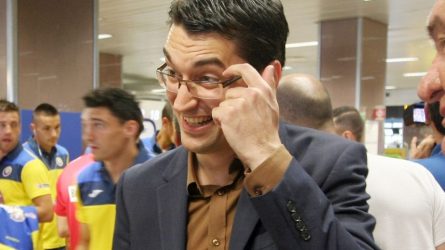Permalink to Şi l-au prins cu măru-n gură