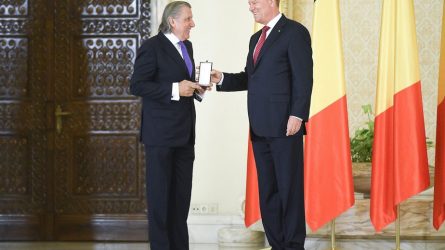 Permalink to Profesioniştii crucilor