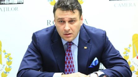 Permalink to Un bec în curtea şcolii