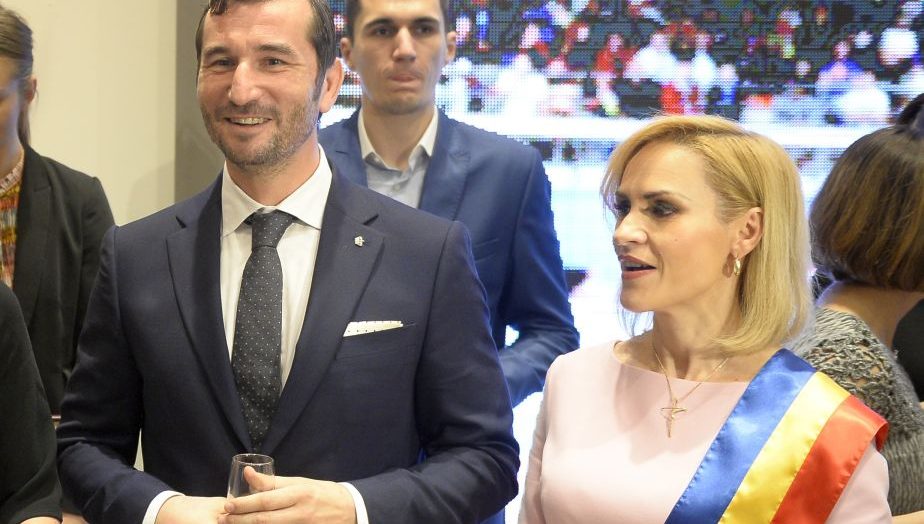 Permalink to O primărie acoperită cu diplome