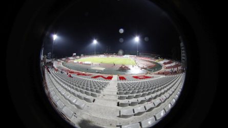 Permalink to Stadionul din burta balenei