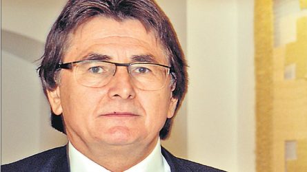 Permalink to Liderul de galerie lucrează la primărie