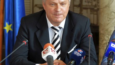 Permalink to Primar generos, în semicerc vicios