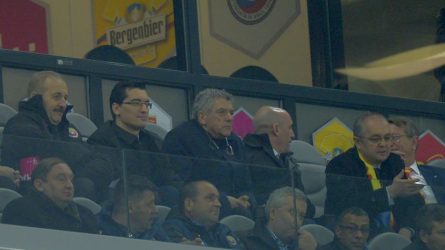 Permalink to Poate fotbalul scăpa de politică?