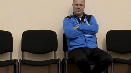 Permalink to Bani pe jos, antrenor la pământ