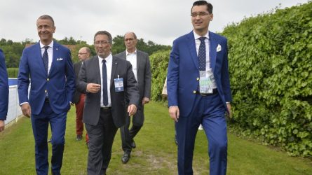 Permalink to Lecție de ipocrizie
