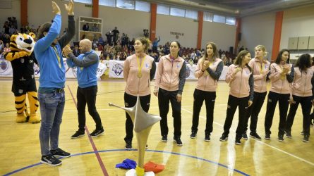 Permalink to Uşor cu şampania pe scări!