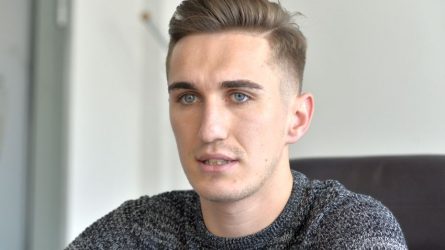 Permalink to Fotbalistul cu o carte în mână